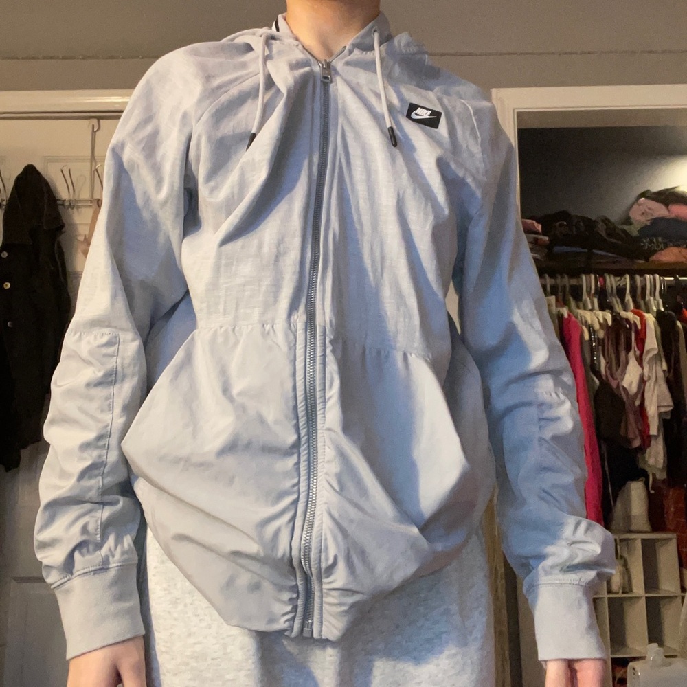 Nike light grey men’s full zip wind breaker